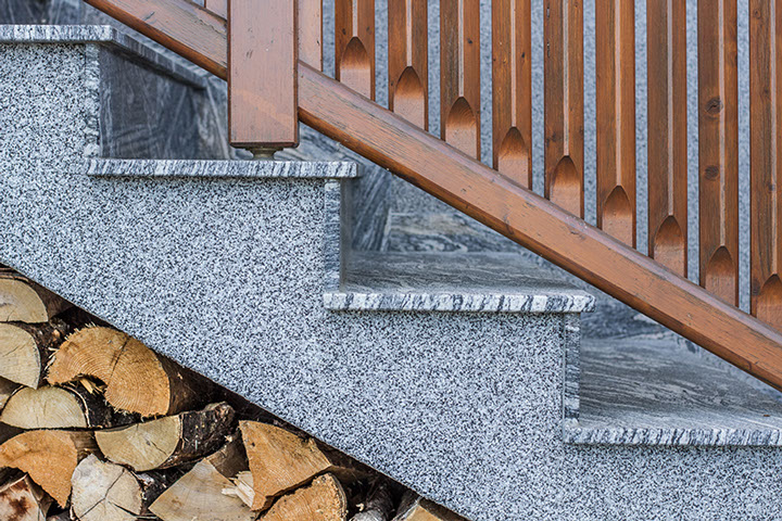 Außenanlage in JUPARANA CHIN,
geflammte, polierte Oberfläche