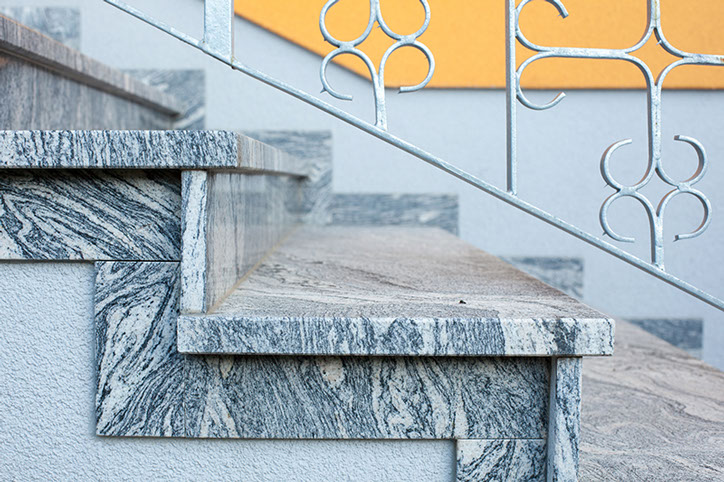 Außenanlage in JUPARANA CHIN,
geflammte Oberfläche