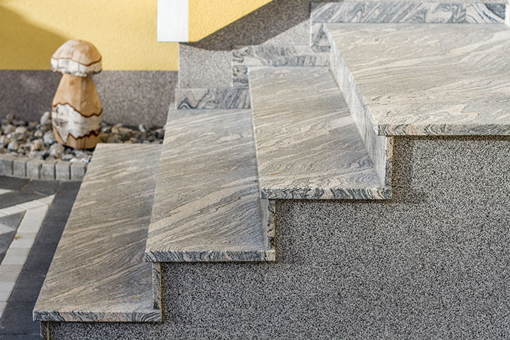 Außenstiege in SAND WAVE,
geflammte, gebürstete Oberfläche