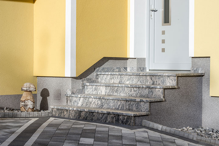 Außenstiege in SAND WAVE,
geflammte, gebürstete Oberfläche