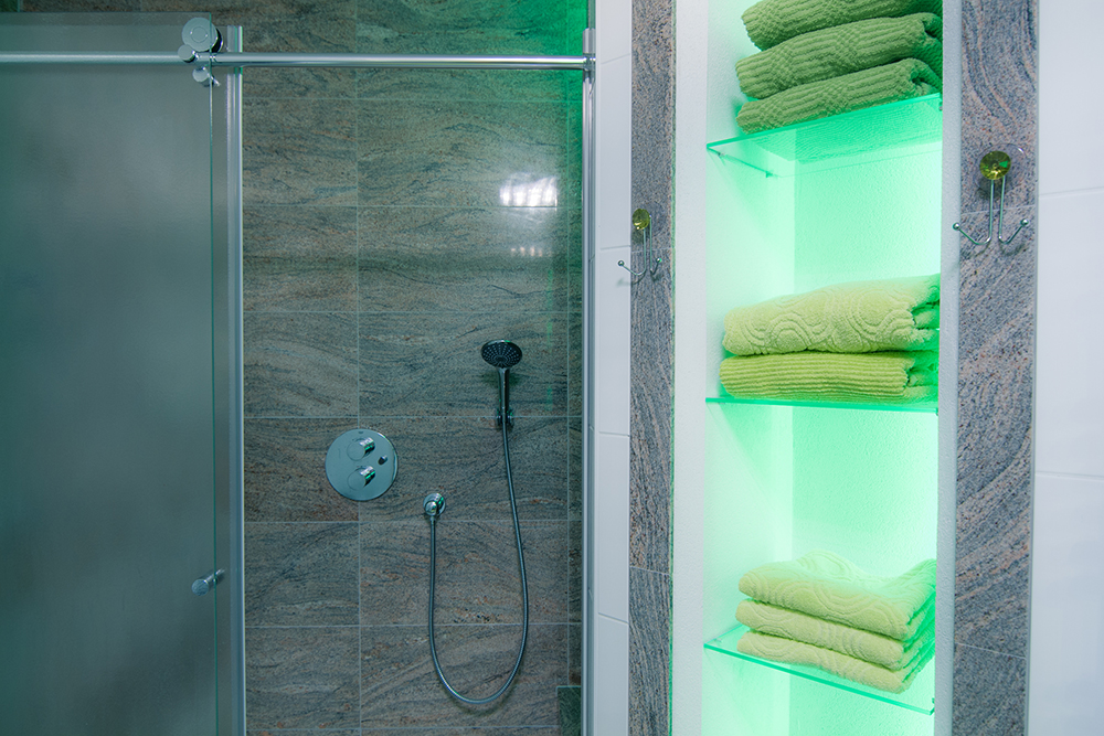 Duschanlage in JUPARANA COLOMBO, polierte Oberfläche