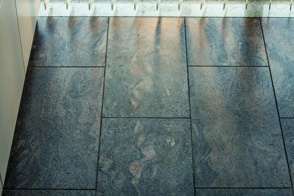 Die einzigartige Lederoptik des PARADISO BASH