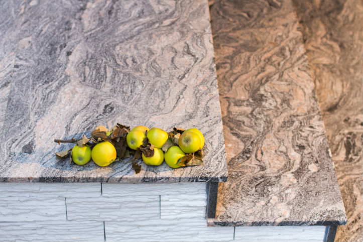 Außenstiege in SAND WAVE,
gebürstete und PADANG DARK in polierter Ausführung
