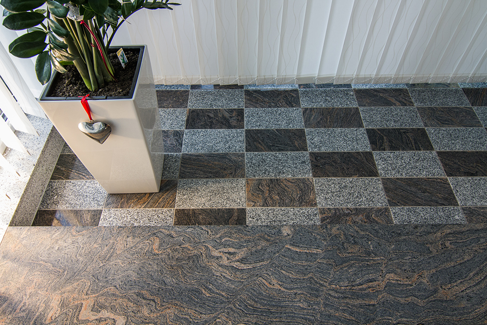 Schachbrettmosaik mit PARADISO BASH und CRYSTALL GREY