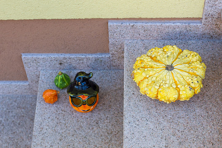 Außenstiege in GOLDEN LEAF,
geflammte Oberfläche