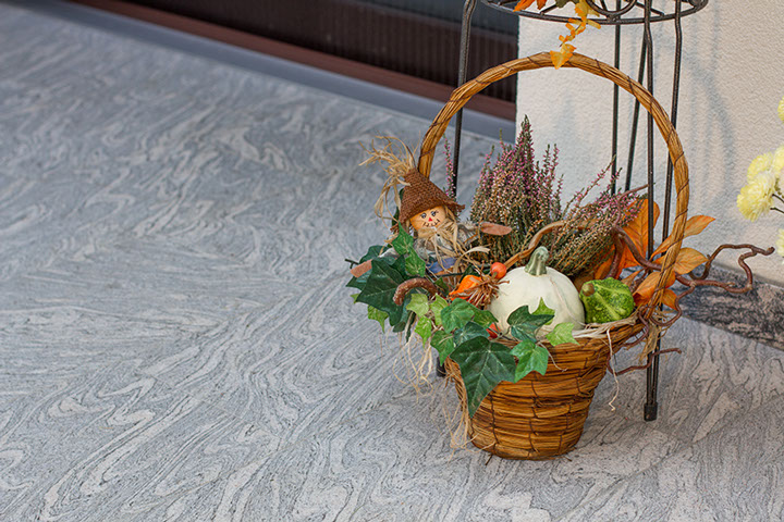 Terasse und Außenstiege in JUPARANA CHIN,
geflammte Oberfläche